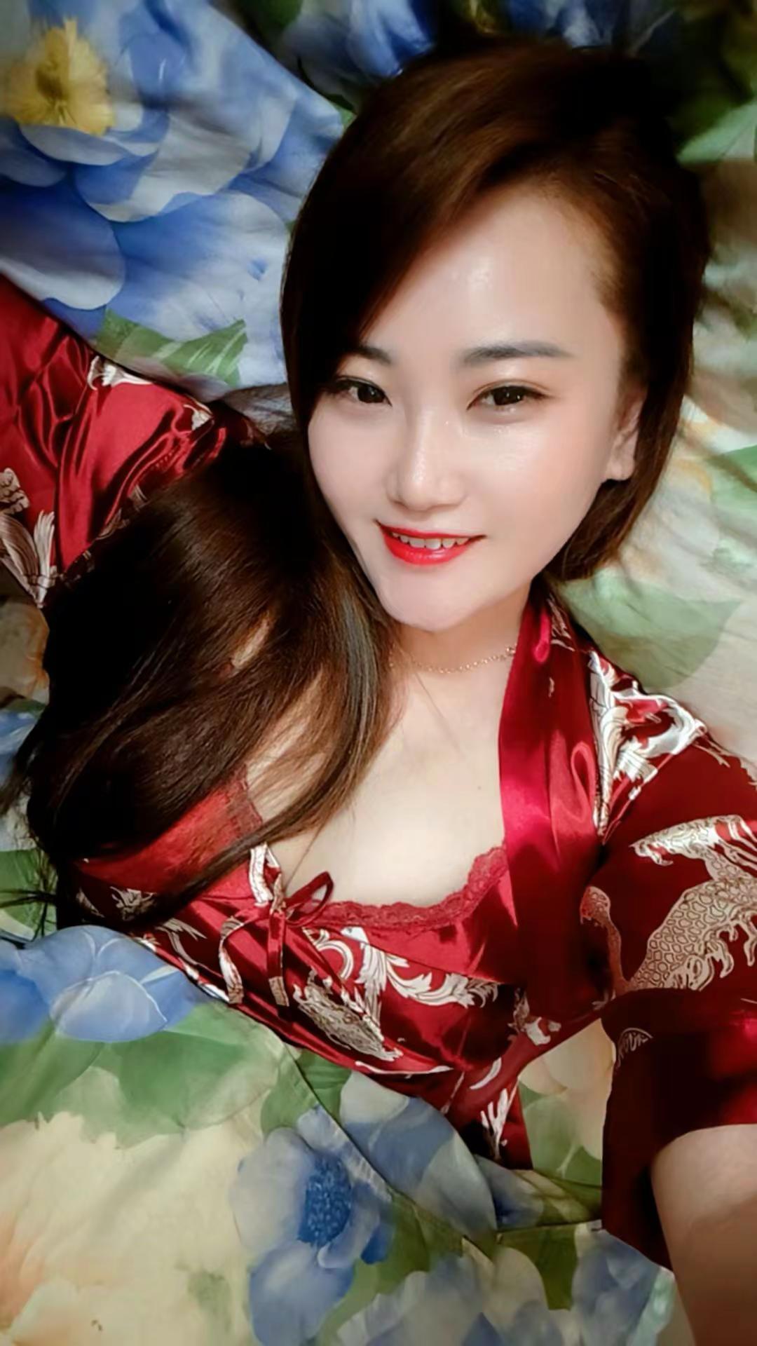 原来穿上睡袍也可以这么美