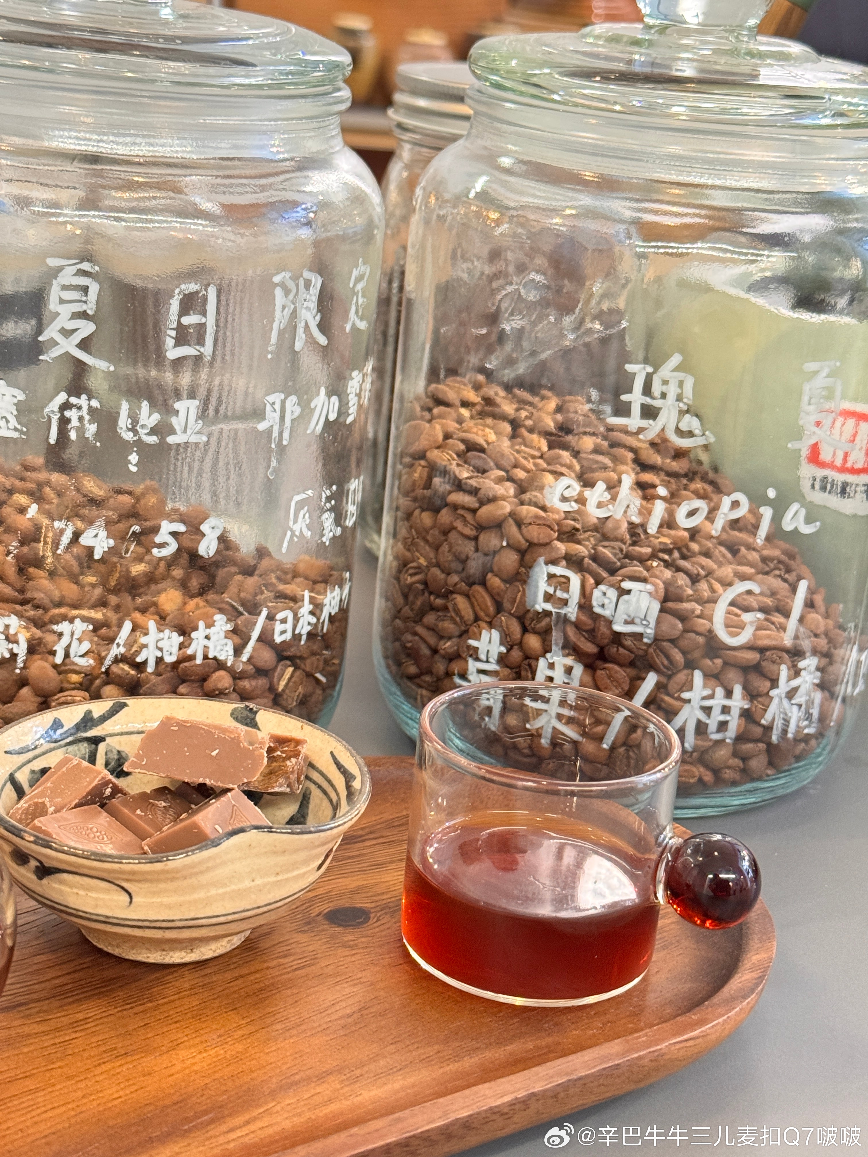 喝个冷萃，最近不用打包了。西餐老板最近忙面包团购，来了个面包师，俩人热火朝天烤面
