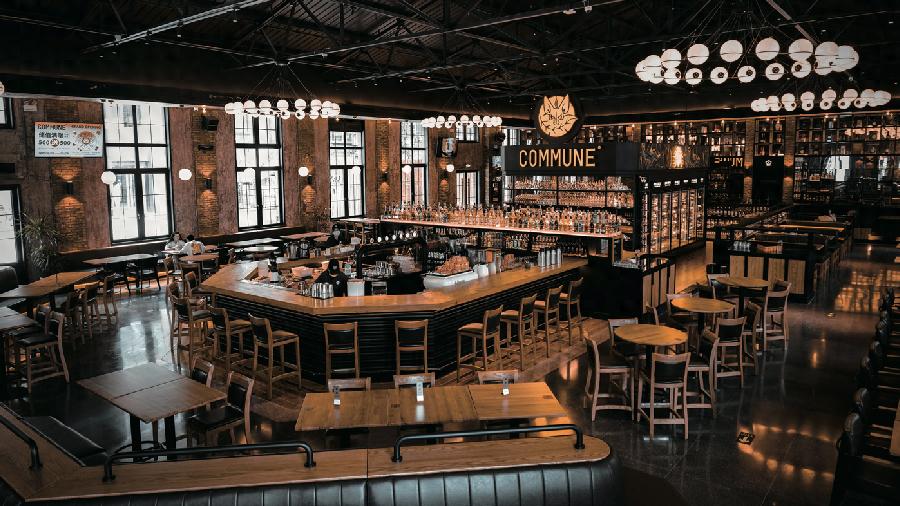 「COMMUNE幻师」冲刺港交所：中国规模最大的餐酒吧，年营收超10亿元