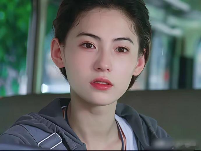 张柏芝堪称颜值标杆，骨相出众超耐看，年轻时惊艳众人，美貌魅力经久不衰。 ​​​