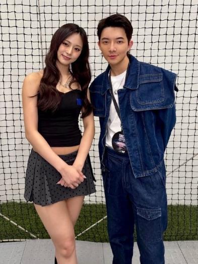 曝许光汉周子瑜恋情 网传许光汉与周子瑜存在恋情。传闻源于许光汉观看TWICE台北