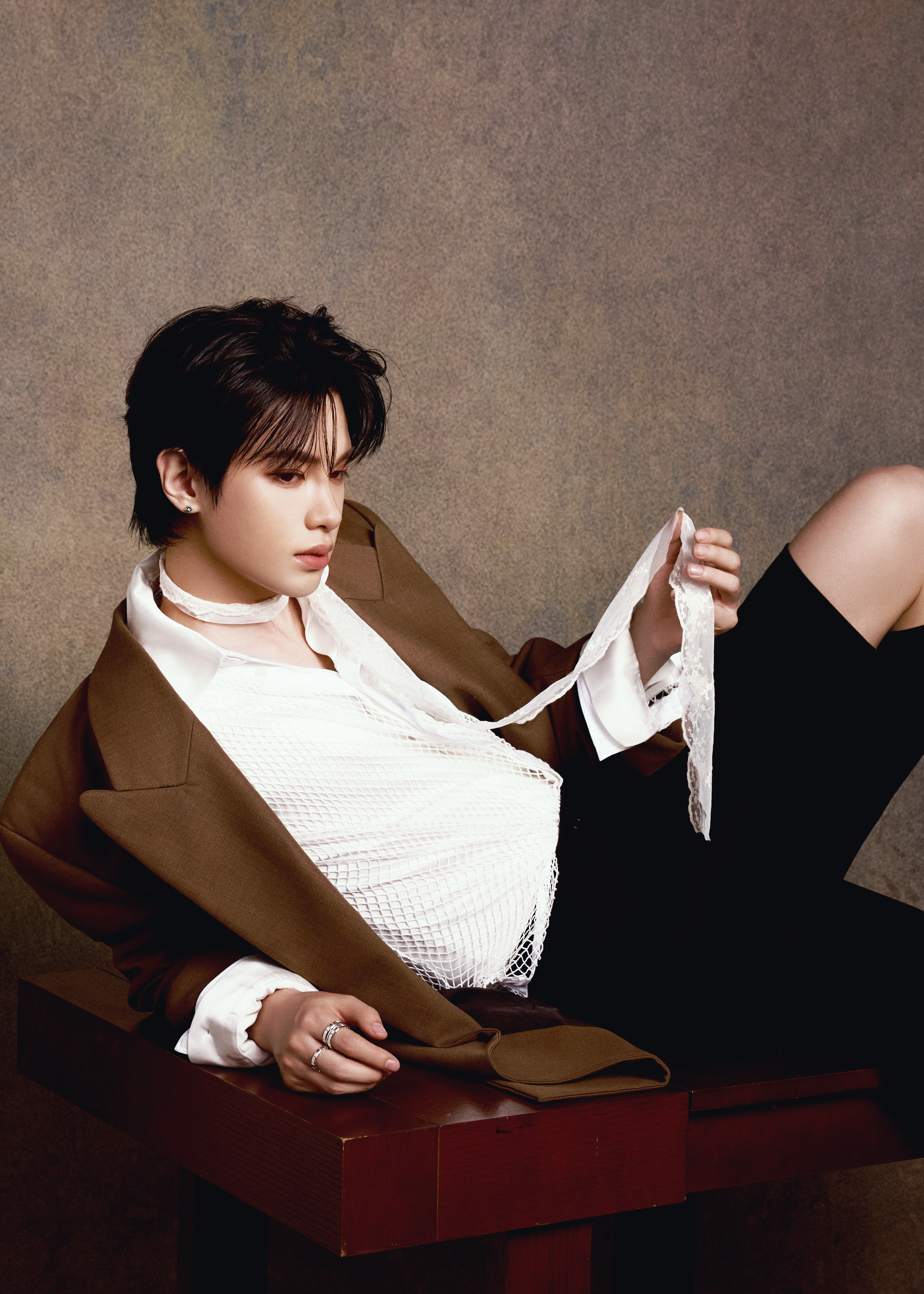 黄明昊 in 精彩OK挚爱派对造型大片，身着Egonlab 2026春夏西装搭配