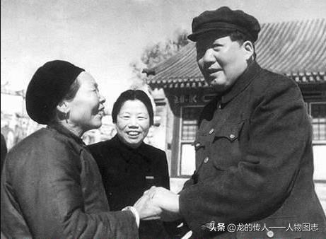 毛主席接见抗美援朝英雄黄继光的母亲