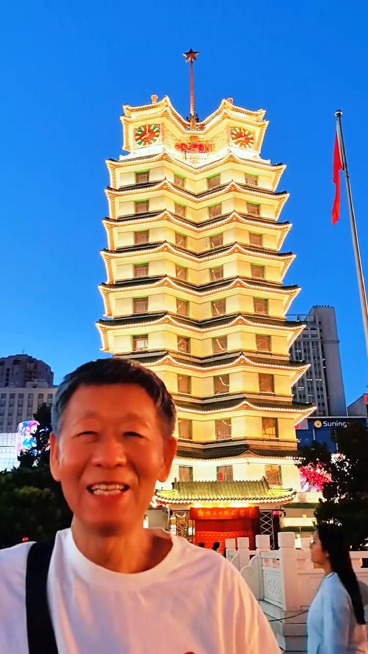 郑州地标二七纪念塔。
郑州二七纪念塔，我们来了。