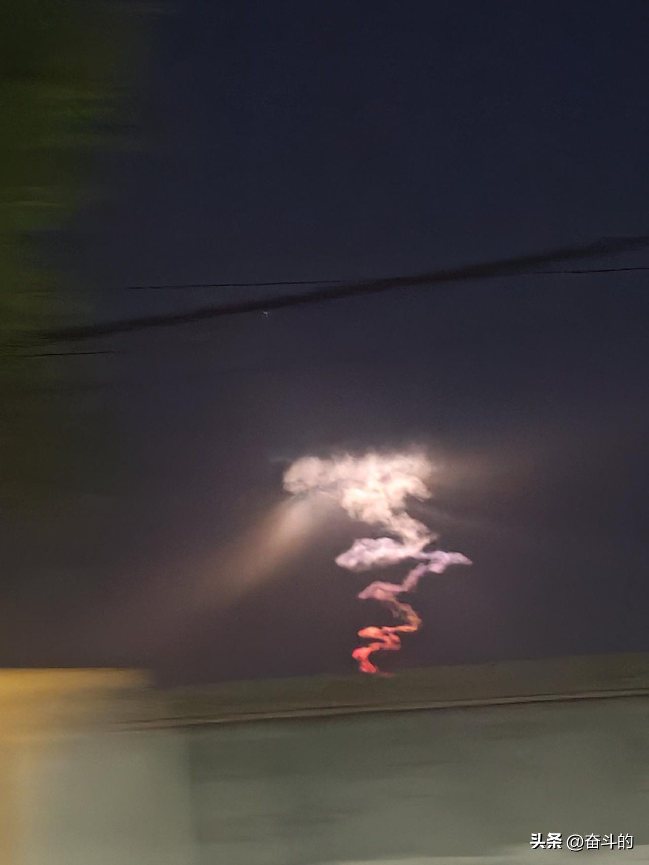 分享一张相册里随手拍的天空