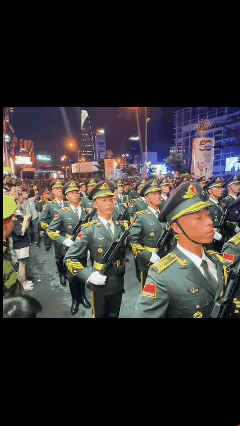 我仪仗兵严重受考验！



越南仪式 我礼兵仪仗队应邀参加越南南方解放50周年庆