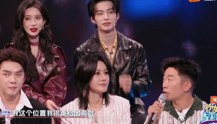 尚雯婕撺掇杨迪维权杨迪因为位置向好六维权杨迪看舞台看了个寂寞就算了，尚雯婕还在旁