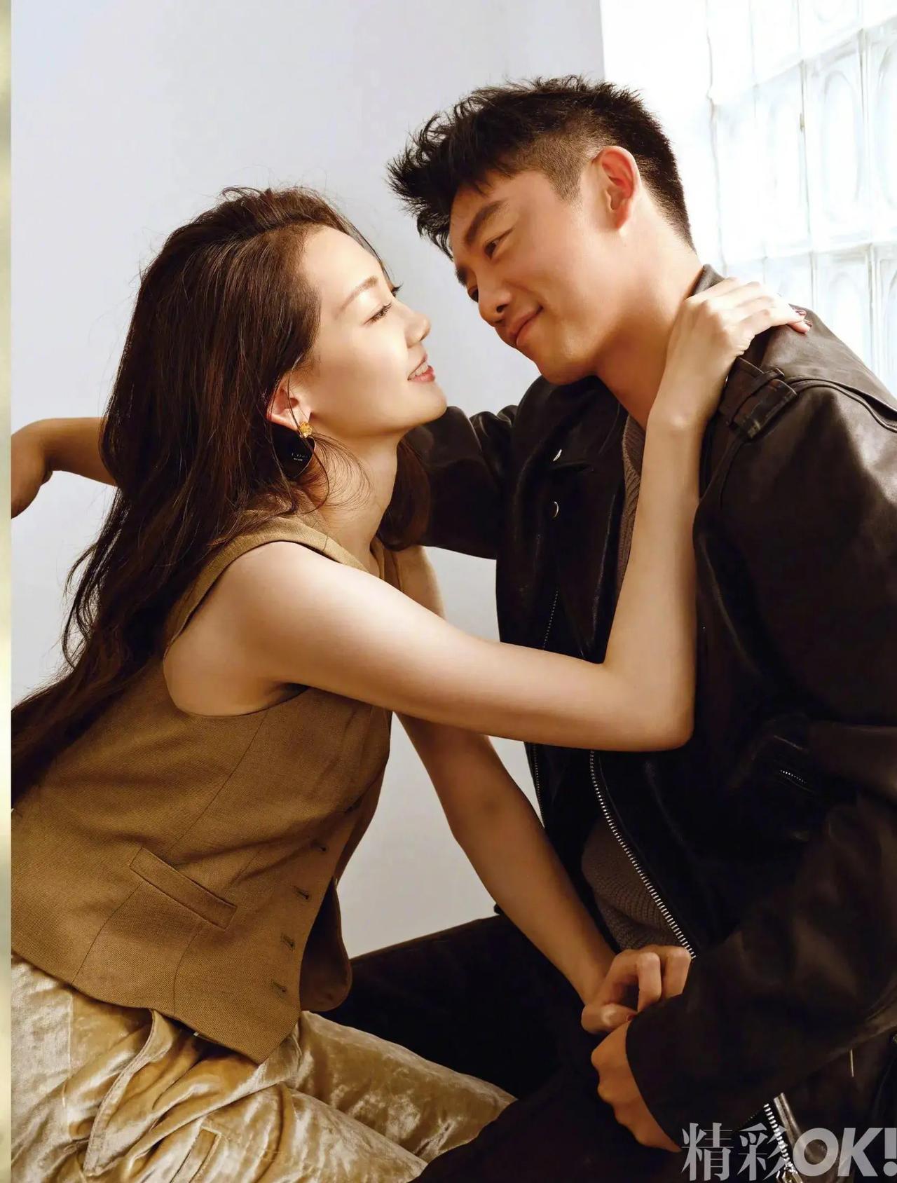 37岁郑恺和35岁苗苗最新龙年杂志封面大片，眼神拉丝、性感妩媚，真夫妻太好嗑了，