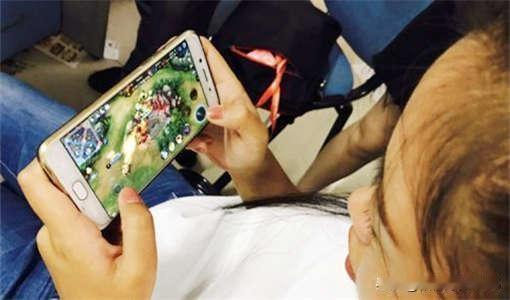 两会提议：游戏凌晨1-5点强制关服，防沉迷延至22岁，家长都表示支持。
2026