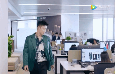 鲸鱼与洲喵 哈哈哈哈刷到那会给鲸鱼做群演，播出后自己都觉得自己好演技