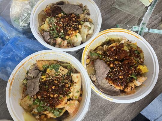 谁懂啊🥹终于在河内吃到了正宗的四川麻辣烫