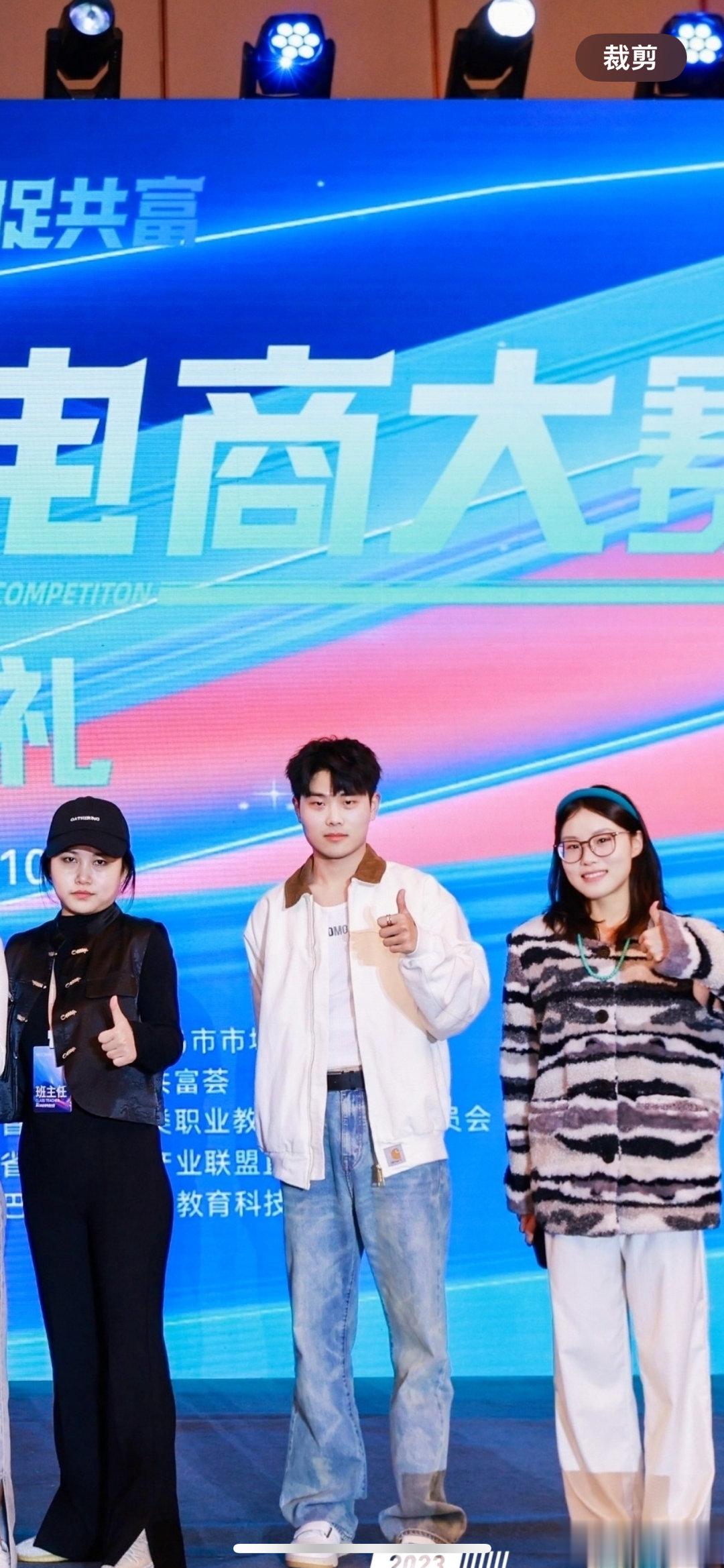 留下一点出差小脚印👣：        义乌真的和我想象中的太不一样了，出人意料