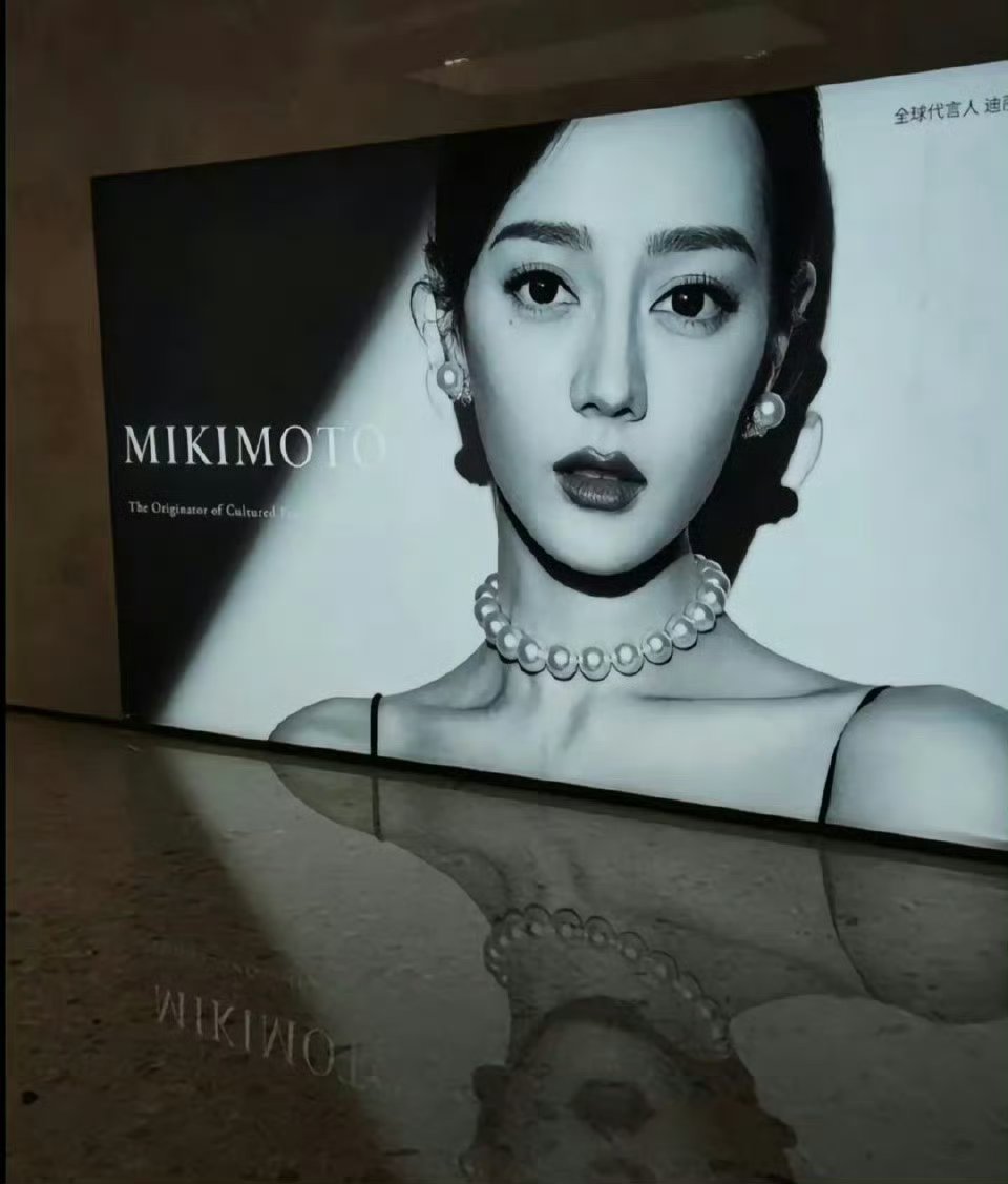 不管再过多长时间 看一次震惊一次 太绝了 ​迪丽热巴 天生适合大屏幕的脸[心] 