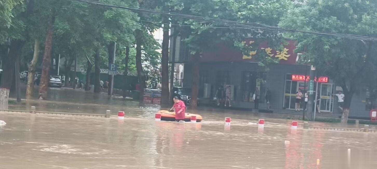 “我们对路况最了解，这忙必须得帮！”今天又是被京东小哥整破防的一天！ 无论是20