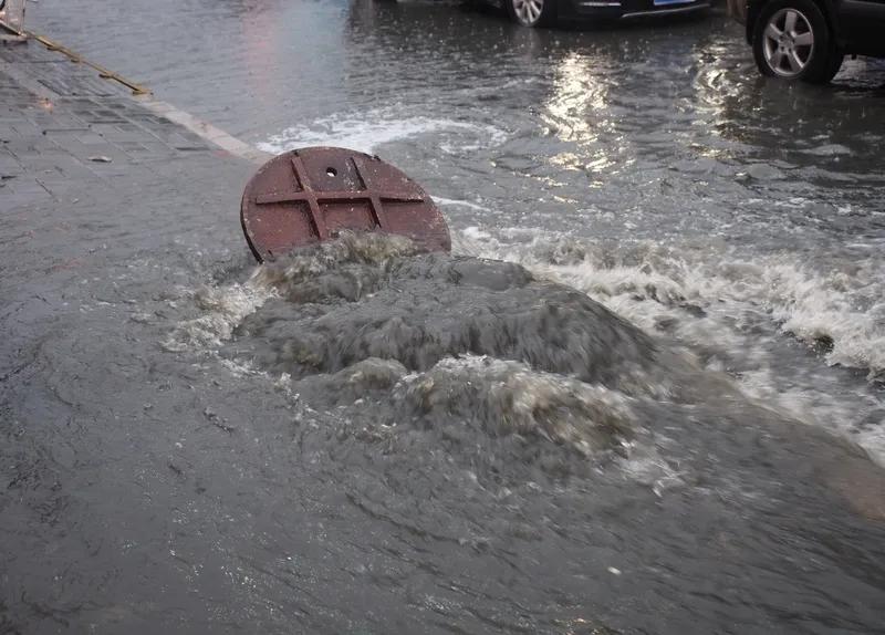为什么现在交通排水功能很全面，但有些地方一下雨还是会导致地面积水，甚至有些地方被