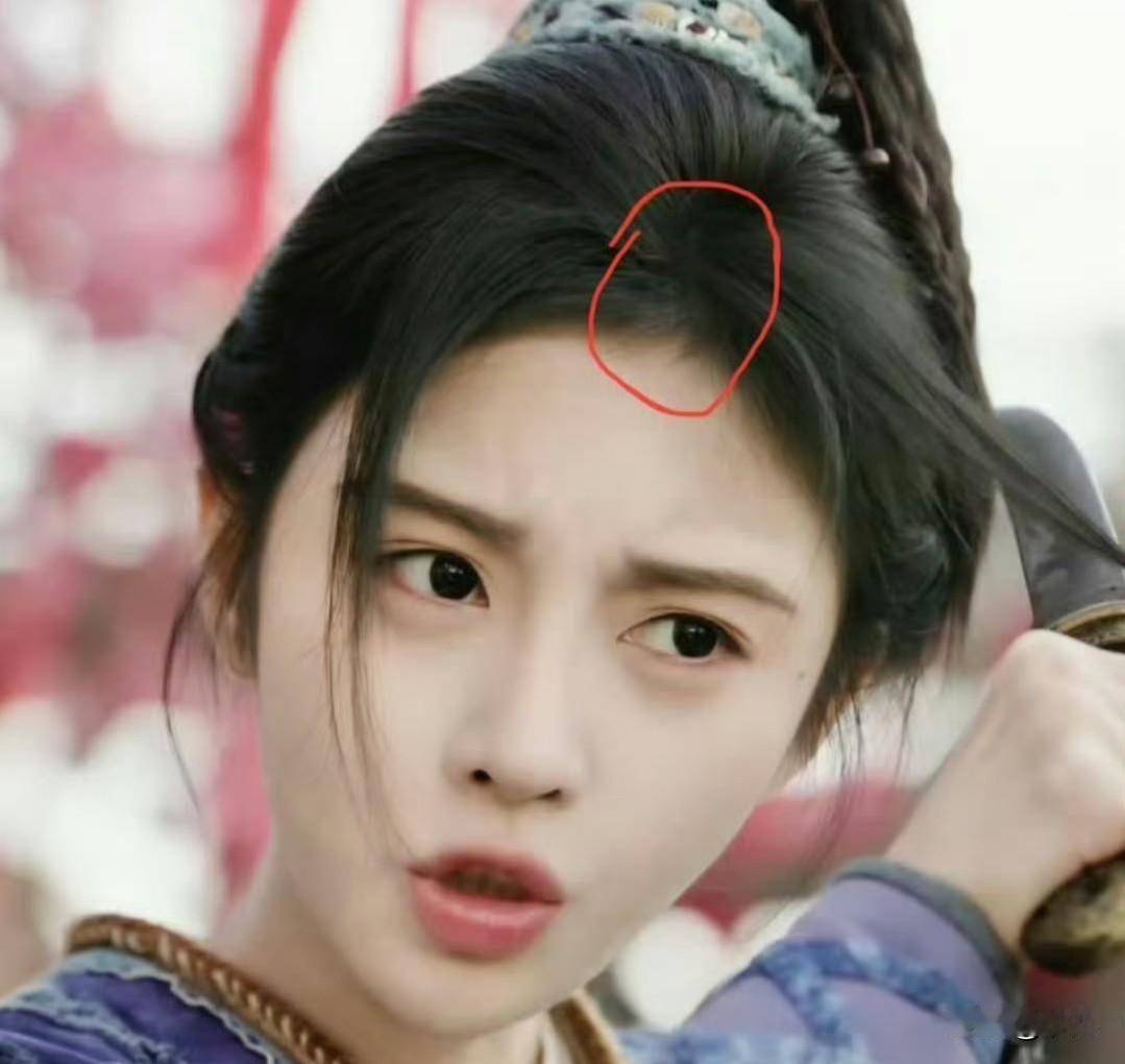 鞠婧祎头发被人怀疑是戴了假发片


鞠婧祎的发量多的几乎都没有发缝
难怪别人会认