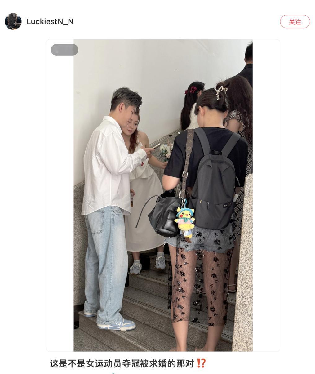 网友在民政局偶遇刘雨辰黄雅琼，祝福他们[心] ​​​
