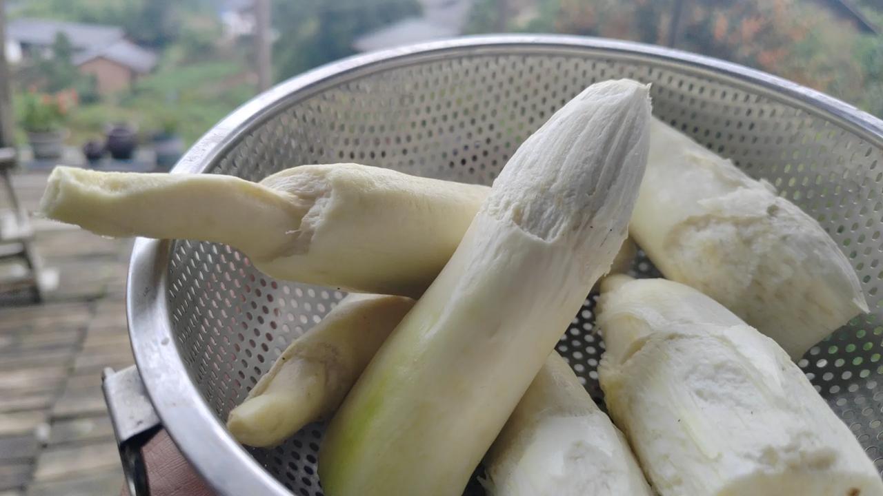 哎，天之牧不敢惹，只会欺负我这种老农民。
搞点高笋炒点肉，让体力不那么弱，也少受