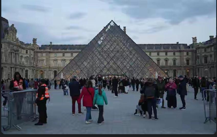 细思极恐！卢浮宫7分钟劫案嫌犯落网，竟是一群“熟手”，两人早有案底
 
11月2