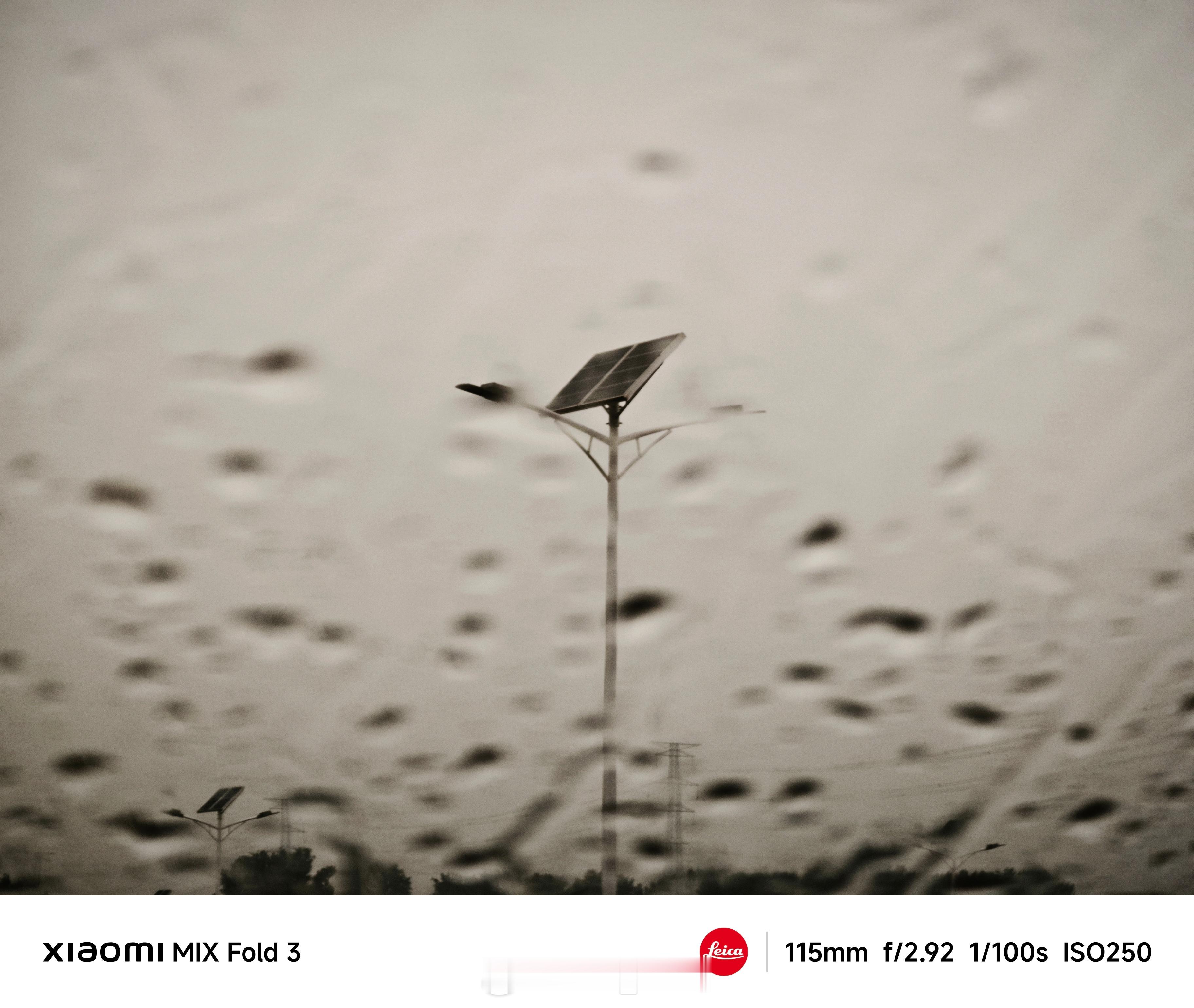 雨给世界增加了饱和度，雨是最自然的白噪音，夏天的雨总是意味着清凉，但这都不是我喜