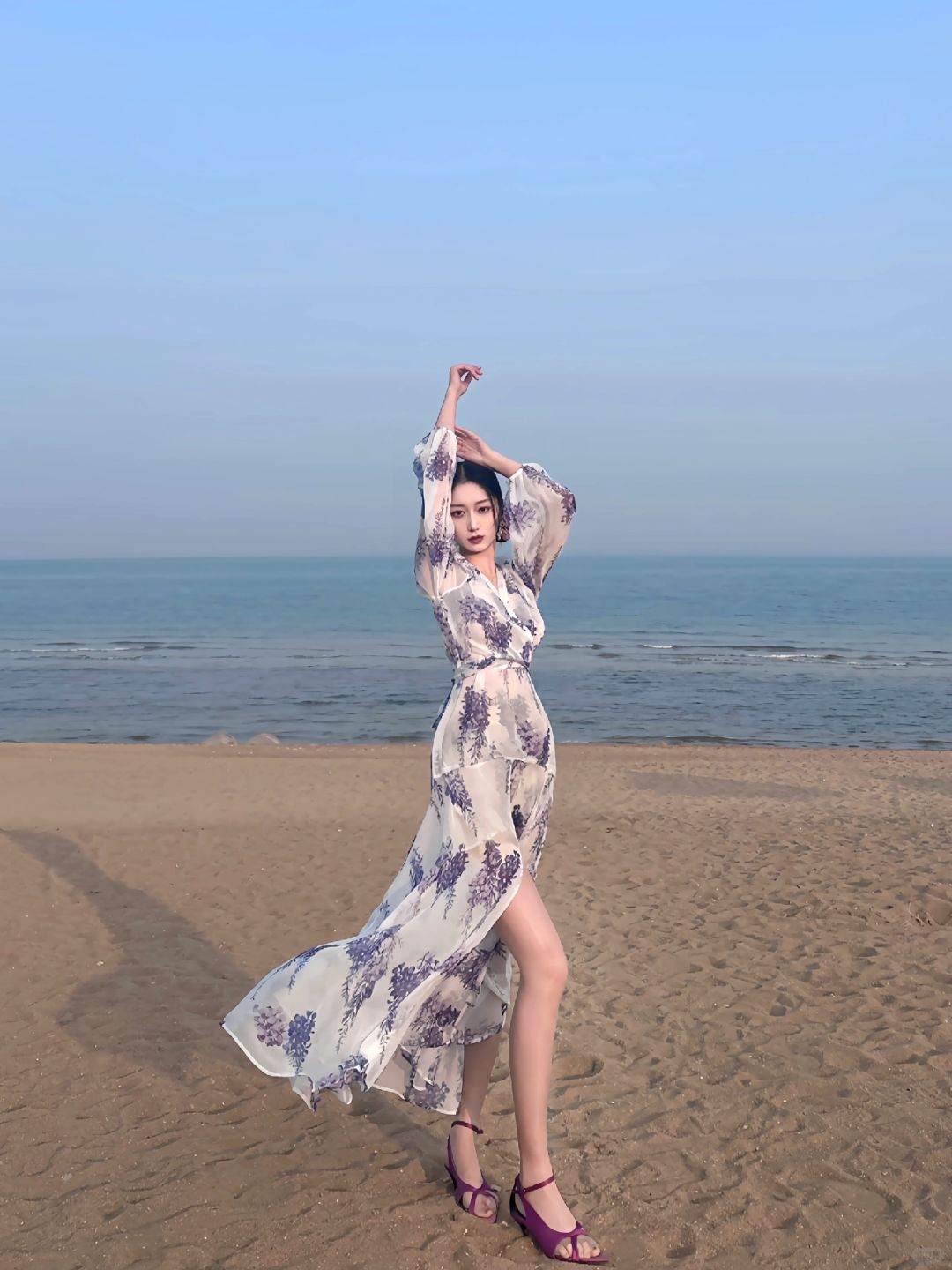 她是一朵盛开的紫罗兰