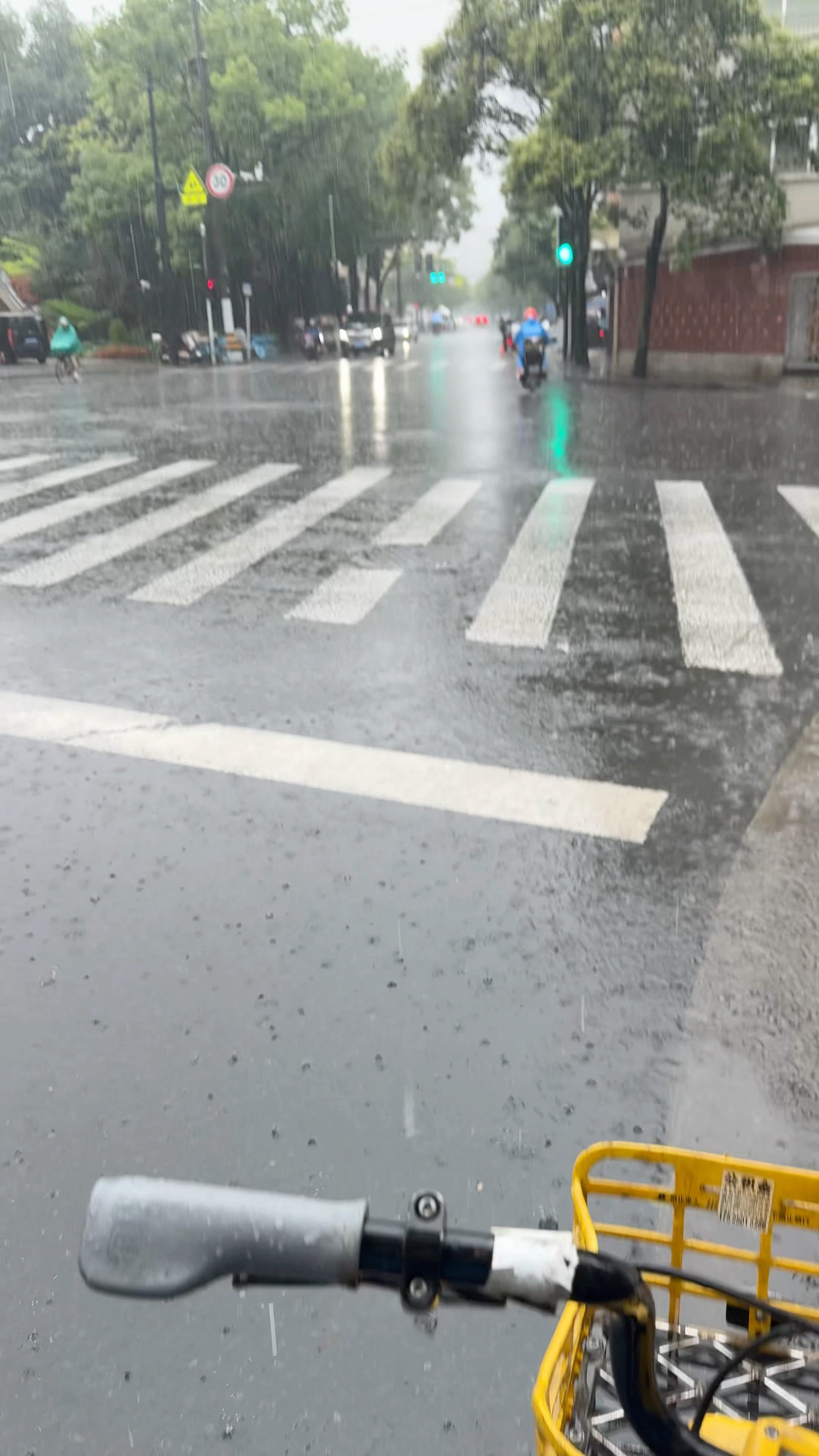 依旧裤子全湿
