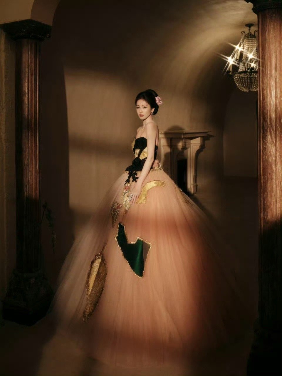 白鹿  白鹿微博之夜演绎 Viktor & Rolf 2017春夏高定 ，这是真