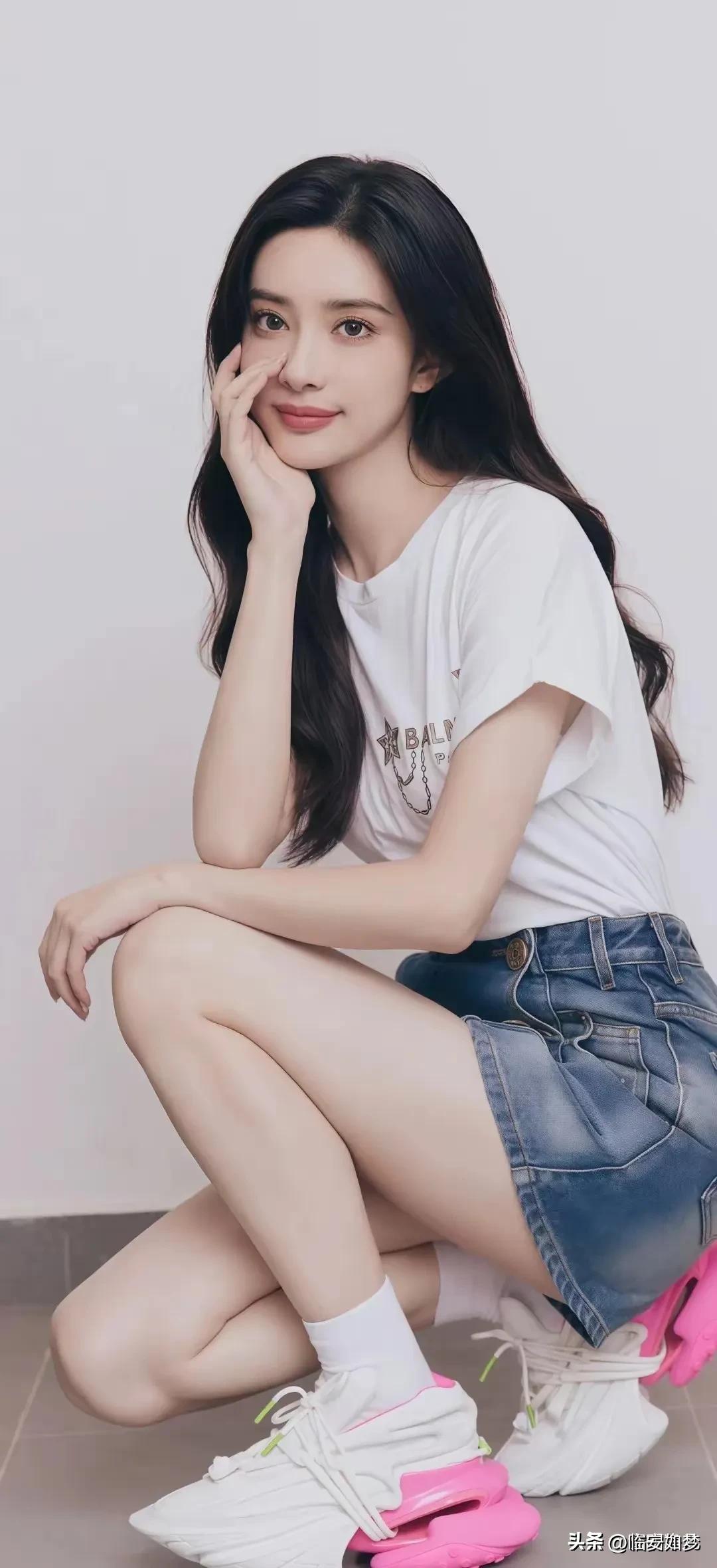 娱乐圈每年光是本科院校毕业的就数十万规模，有背景的，有钱的，有颜值的，会演戏的，