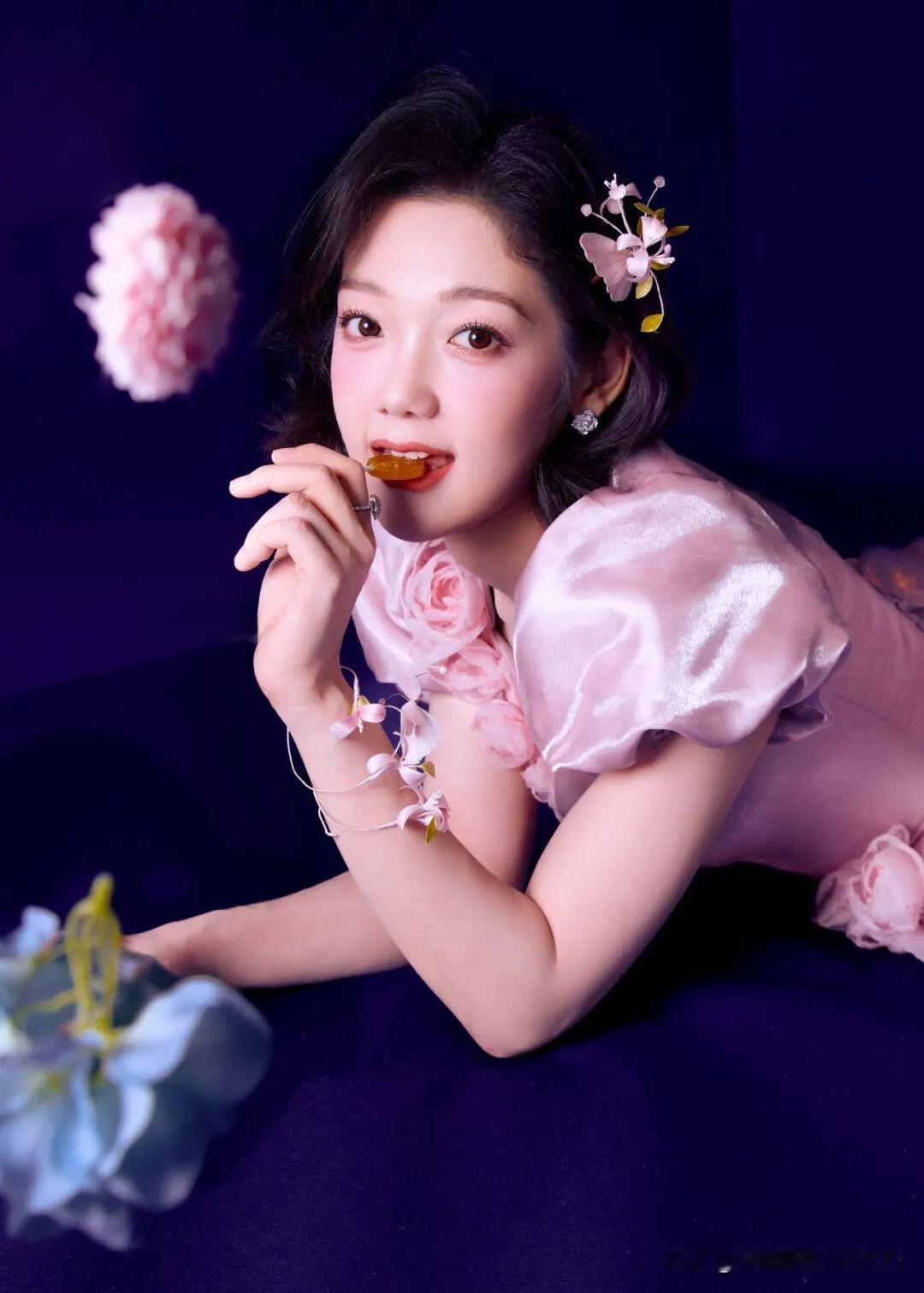 希林娜依高《立春》甜美造型