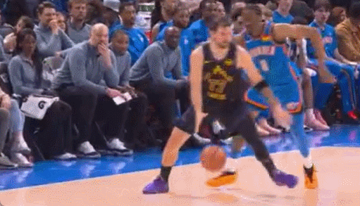 联盟得分王没有对抗受伤！湖人输球又输人在卫冕冠军面前不堪一击。
    湖人客场