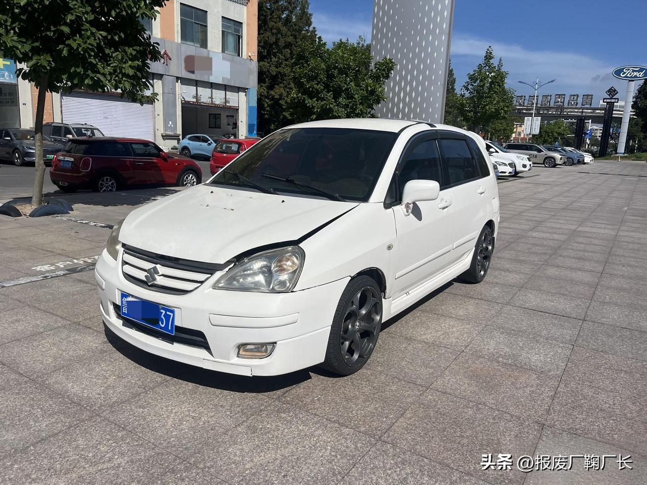 爱开啥车开啥车，油车修车绝对比电车便宜！
这辆车就是2008年上牌的铃木利亚纳，