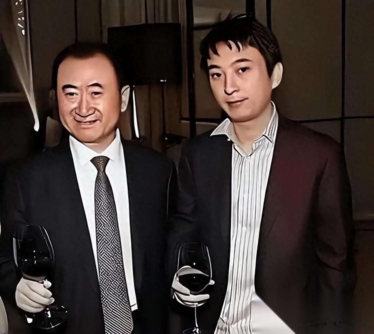 黄一鸣直播说“我不图他的钱，我脑子不好使”，全网吵翻了。 她没起诉，没做亲子鉴定