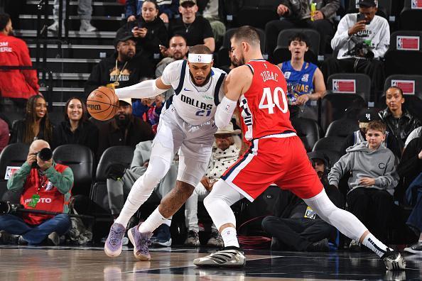 在交易截止日前，印第安纳步行者仍在积极寻找中锋补强，伊维察·祖巴茨和丹尼尔·加福