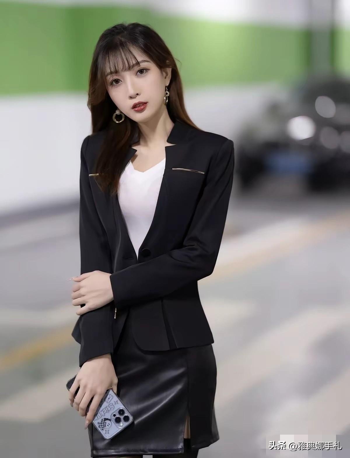 现实里，这样一位女士看您十秒钟，谁能顶得住……