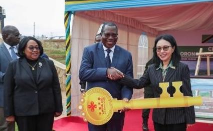 坦桑尼亚之前为了向英国和日本示好，突然就取消了和中国合作的100亿美元巴加莫约港