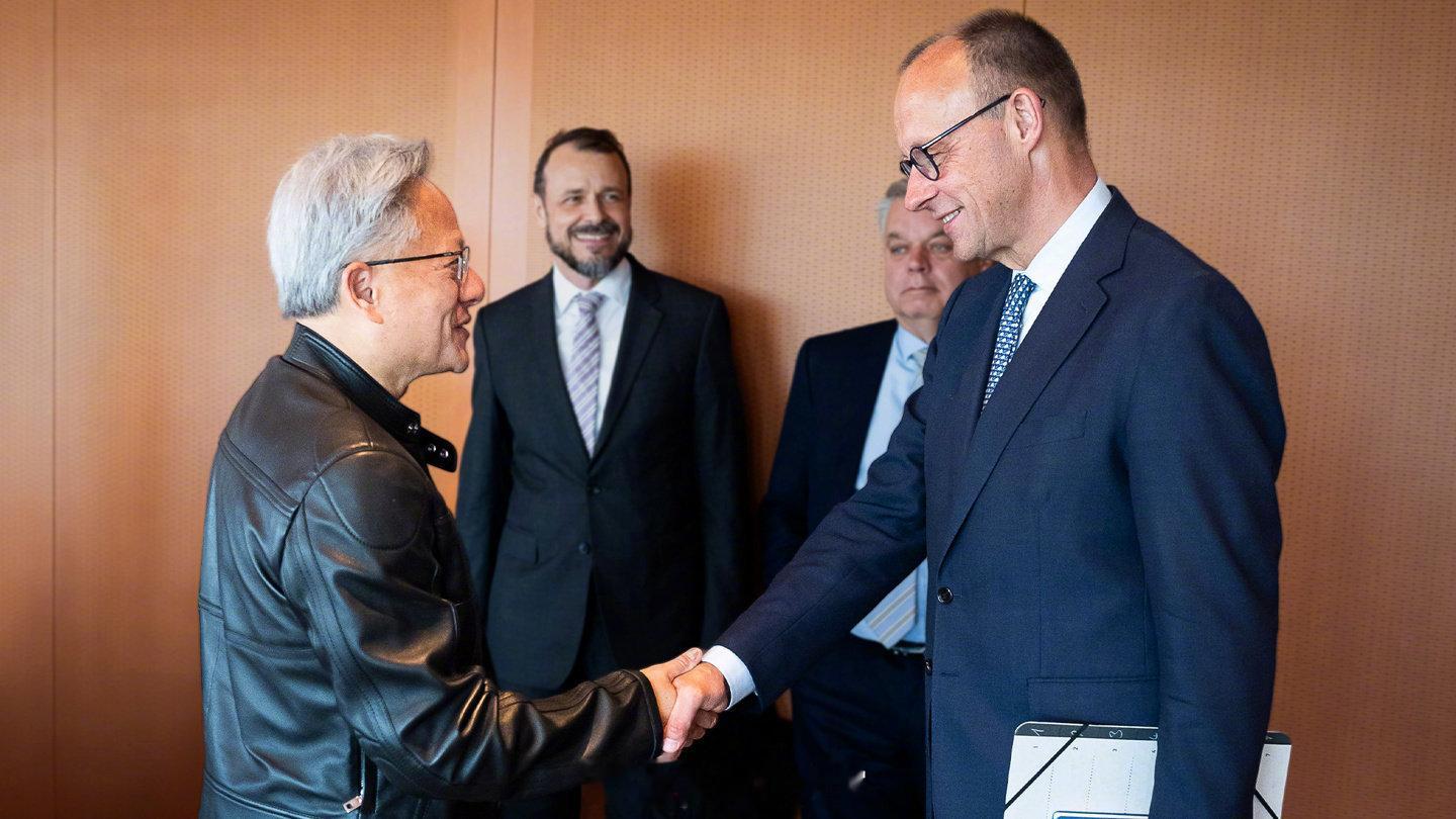 据彭博社消息，英伟达 10 亿欧元部署 1 万块 GPU，黄仁勋被曝下月亲临柏林