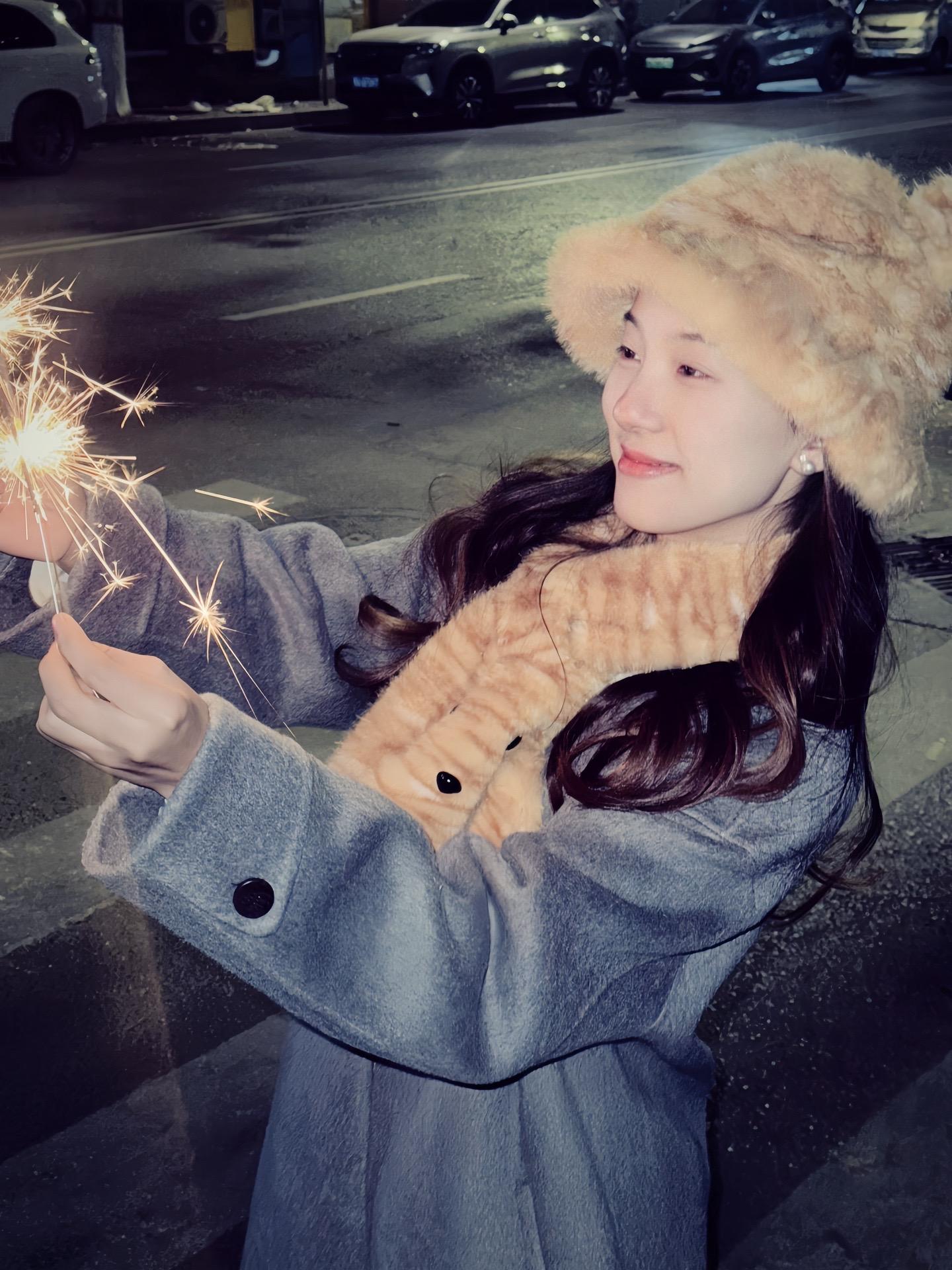 你说最近过的还算幸福美满。