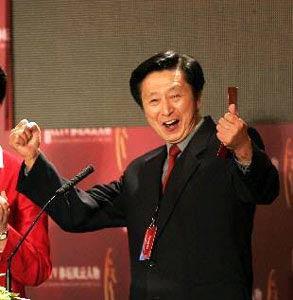 清晨的北京胡同里，依然能听见那道熟悉又洪亮的声音,86岁的宋世雄坚持每日练声，仿