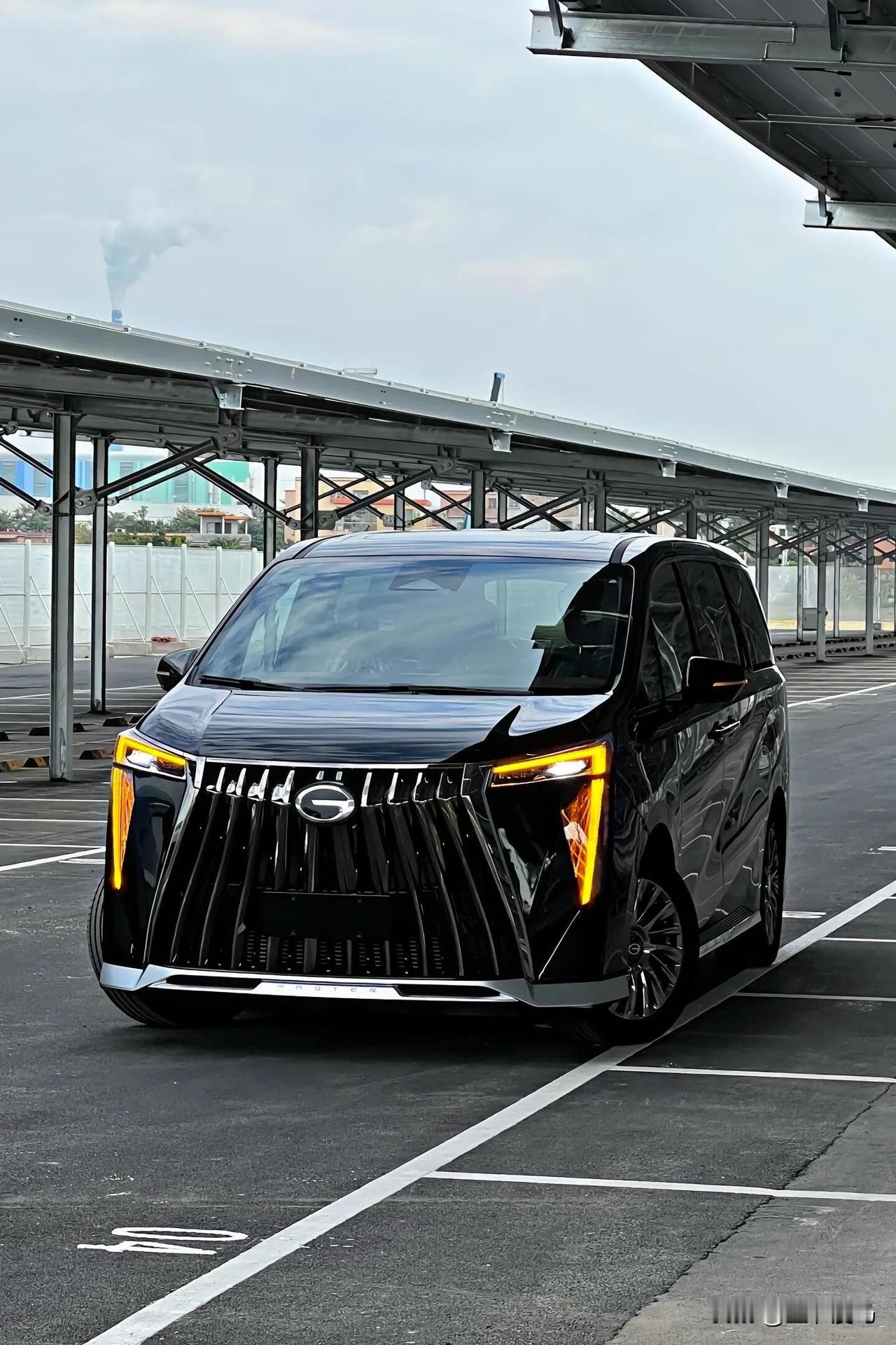 像我这样上有老下有小的“家庭司机兼后勤部长”，选MPV曾让我头大：怕油耗高到心疼