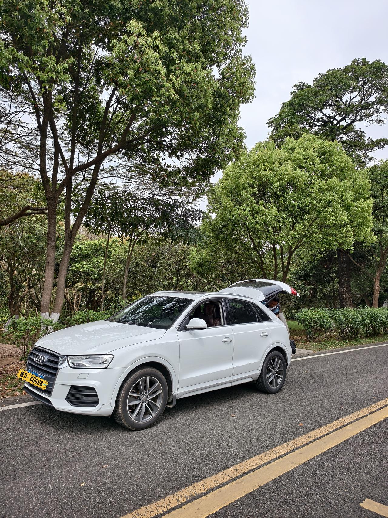 我为啥咬咬牙，直接上了全新奥迪Q3？
当初选第一辆车，身边全是劝我买二手车的声音