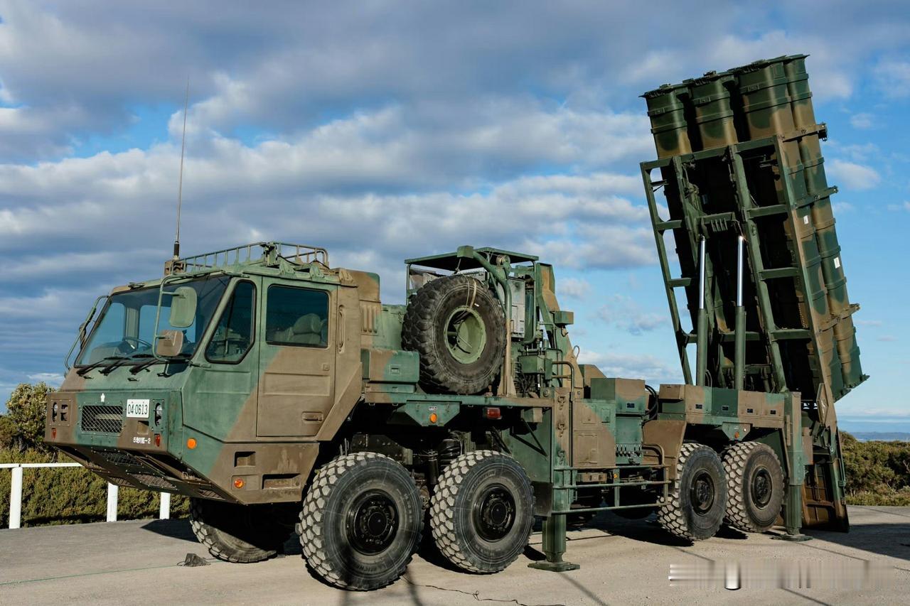 ⚔️ 战略转向：从“盾”到“矛”的质变

日本军事战略的核心危险在于其进攻性的显