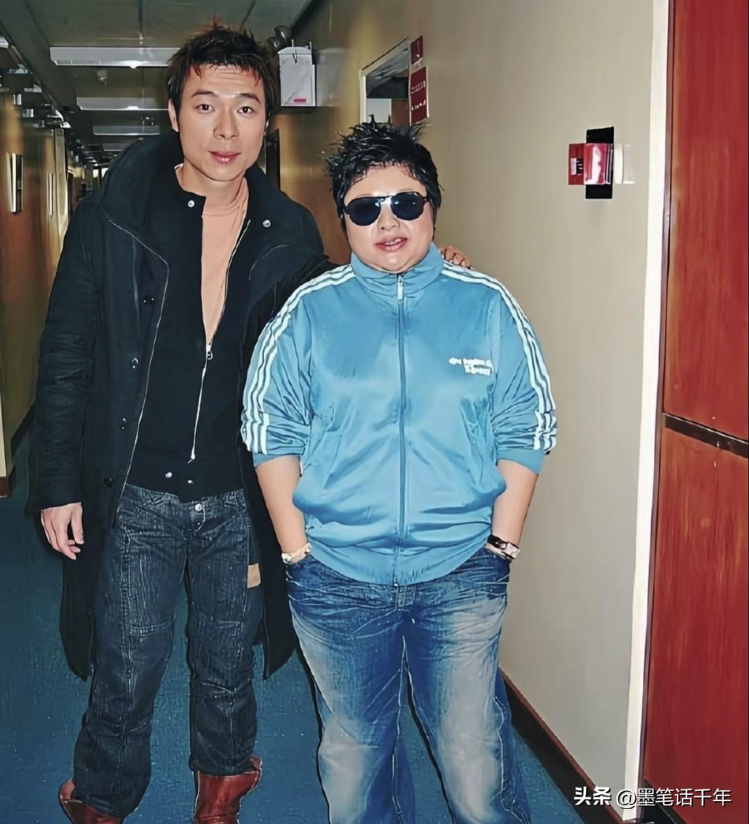 韩红的保镖真的好帅

家人们，韩红出行时身边的保镖团队确实常常给人留下“颜值高、
