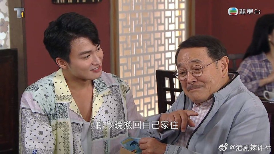 周嘉洛在無綫新劇《正義女神》中飾演法官，展現全新形象，與以往在《愛·回家之開心速