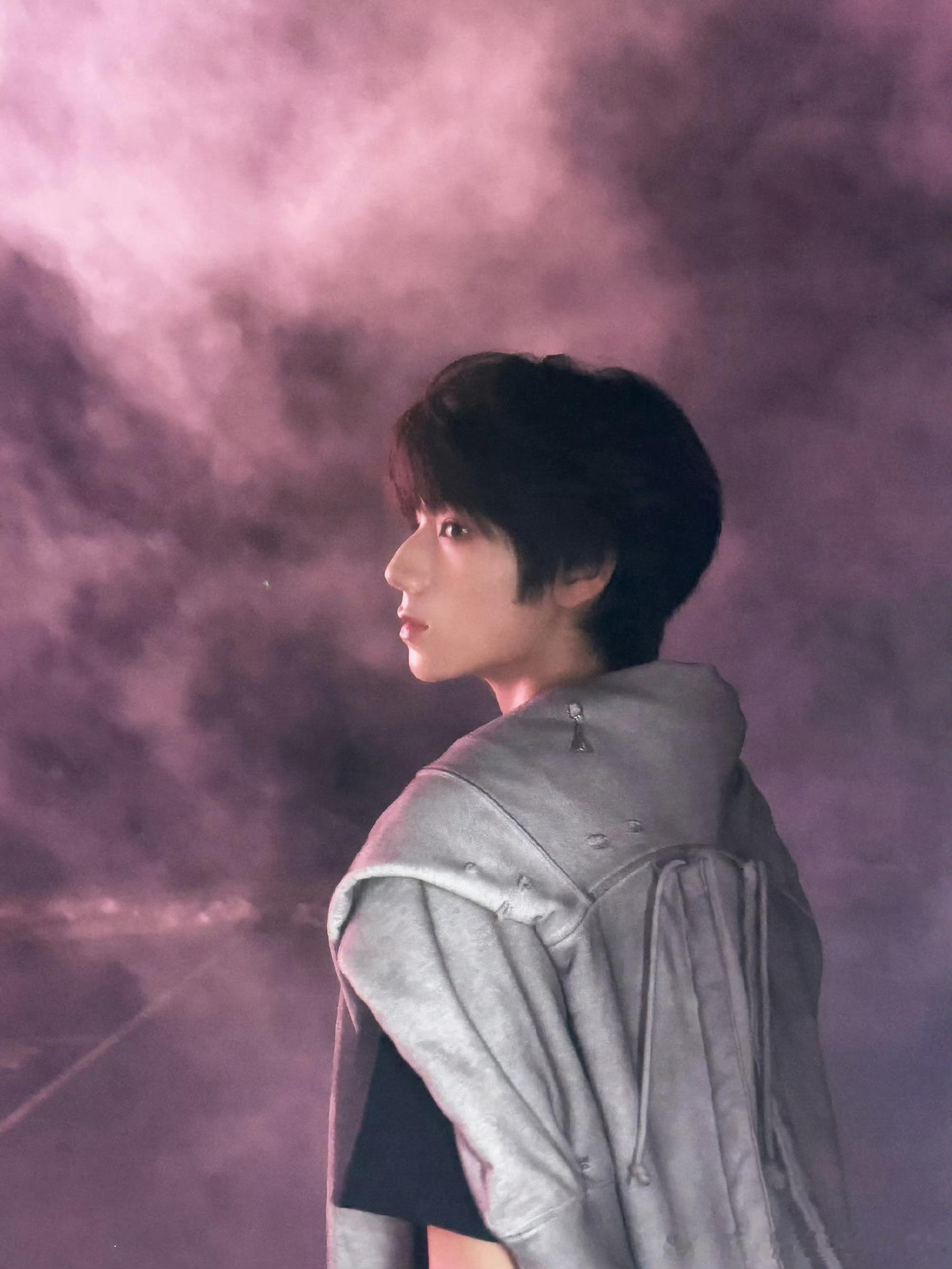 王橹杰TF家族新年音乐会，所有人请保持苹果肌扁平！ 