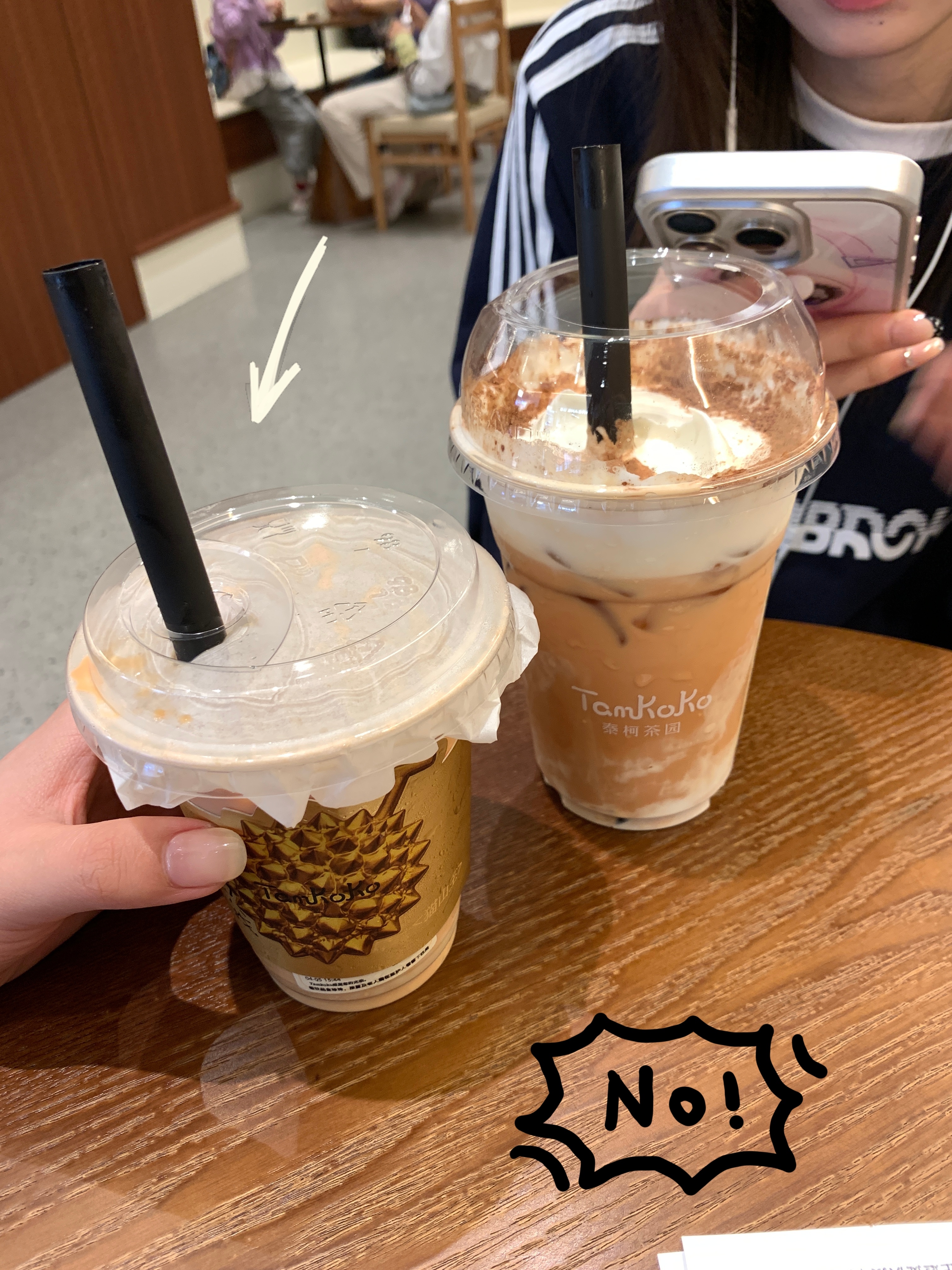 今天发现到一个非常有新意的饮品榴莲拿铁，嗯…有点东西