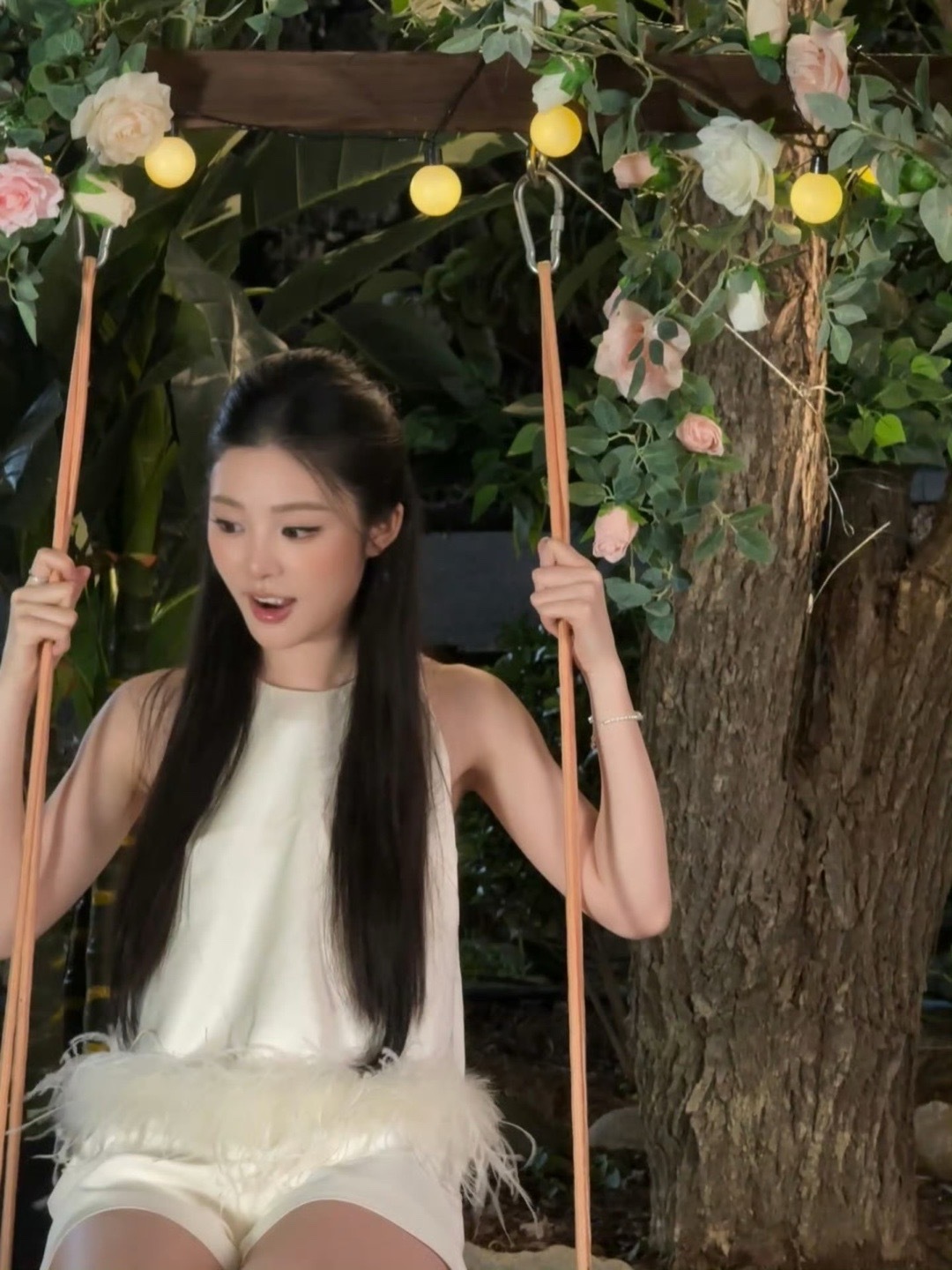 姚晓棠一些见面记录翻看这些见面记录才发现，变的是场子越来越大，不变的是她每次鞠躬