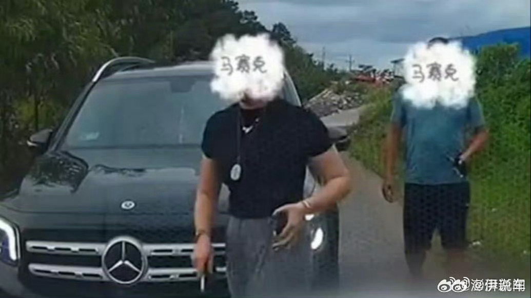 亮证女司机所开奔驰系17.8万二手车侯某某驾驶的奔驰车系其2025年1月购买的二