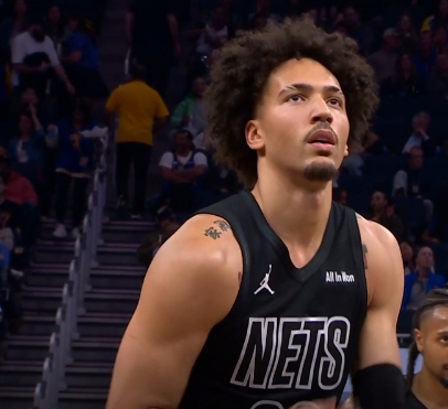 这个哥们肩膀上纹的什么 🤔  “家 ” 