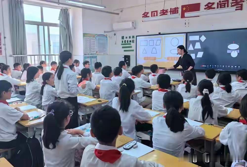 初中不声不响的隐形学霸，如何在进入高中越学越强？
有些孩子，成绩不是最拔尖的那个