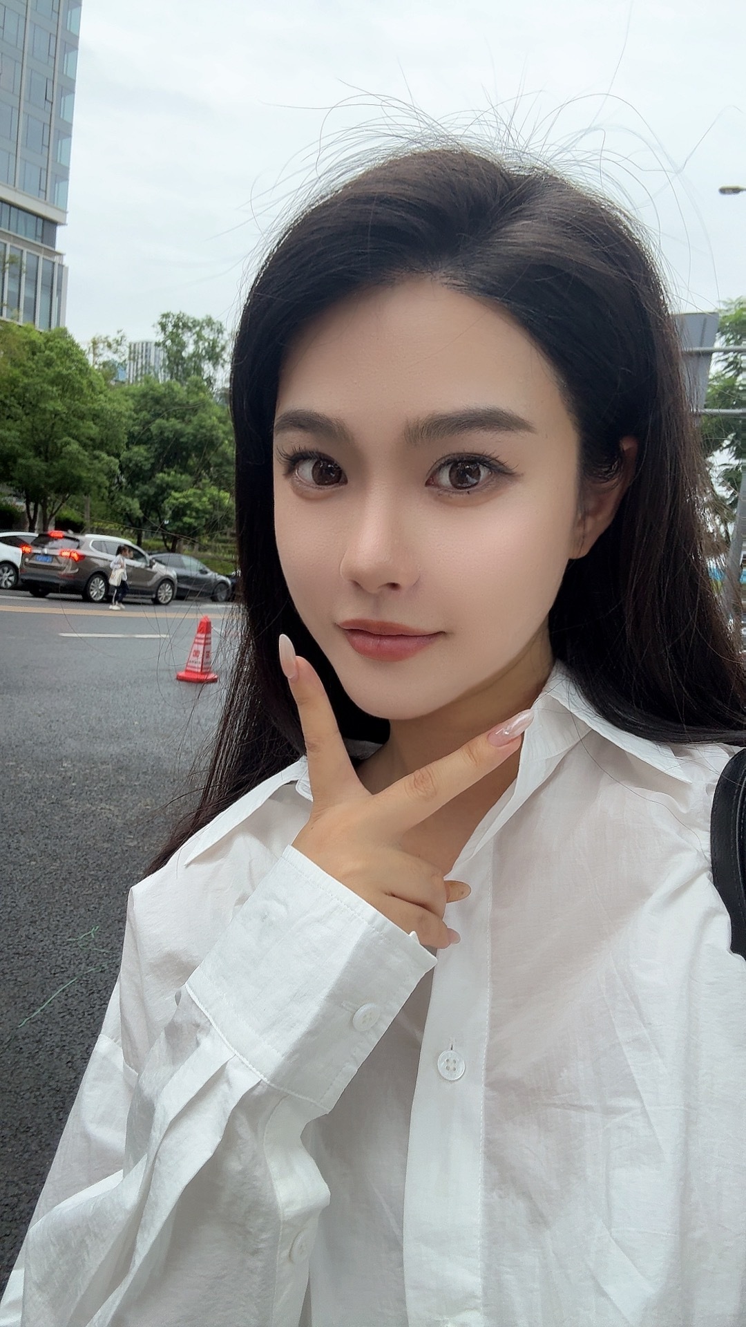 早呀早早早[微风]我去车展现场啦！成都小笼包吃的饱饱  ​​​